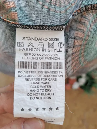 Vestido cuello alto estampado