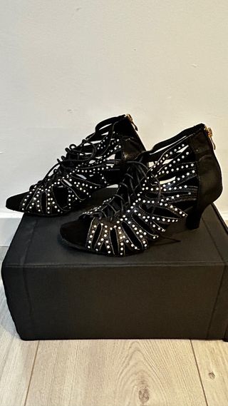 Zapatos de baile negros con pedrería