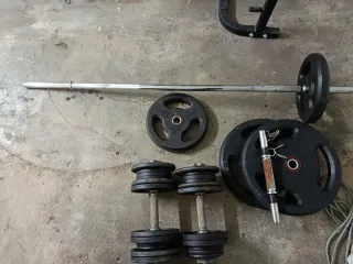 Pesas: Banco, Barra y Discos (20, 10, 2, 1kg)