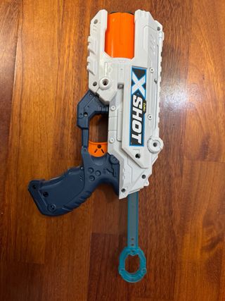 Pistola X-Shot con tambor rotatorio