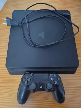 PS4 Negra con Mando Se vende por falta de uso