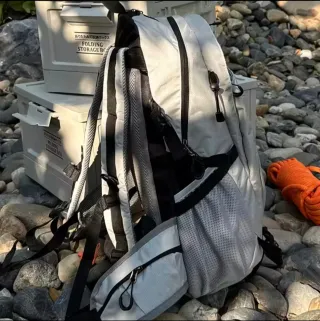 Mochila senderismo 30L gris perla NUEVA