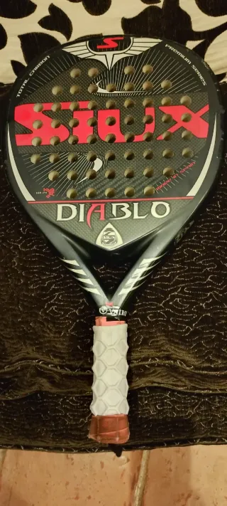 Pala de pádel SIUX Diablo, reparada en buen estado