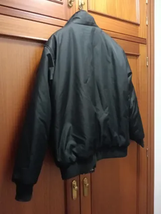 Chaqueta Negra reversible.