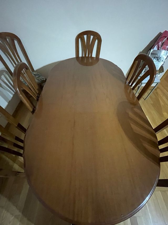 Mesa y 6 sillas de comedor
