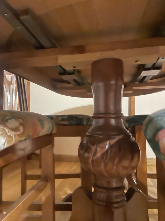 Mesa y 6 sillas de comedor