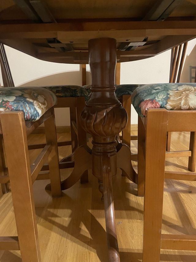 Mesa y 6 sillas de comedor