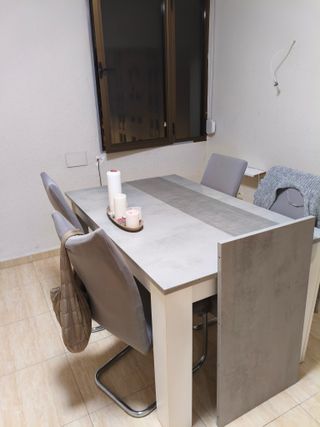 Tavolo e 4 sedie da pranzo