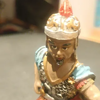 Figura de resina de romano armado