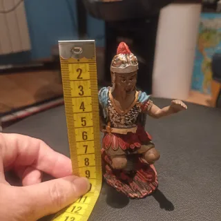 Figura de resina de romano armado