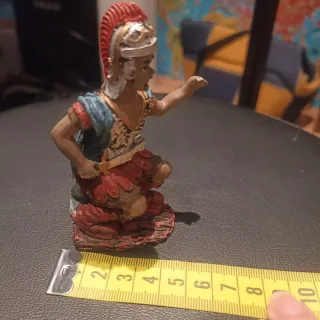 Figura de resina de romano armado