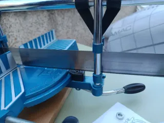 Sierra Ingletadora Azul con Manual