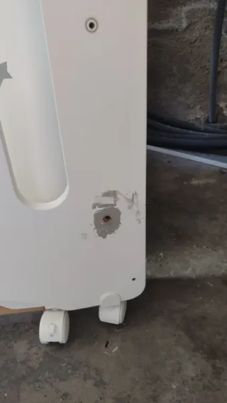 Cuna de bebé con osito y ruedas