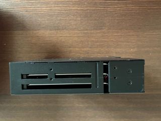 Bahía 5.25 para 6 discos 2.5