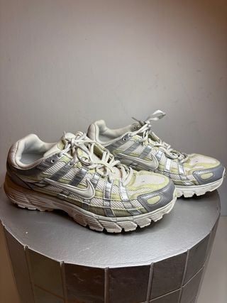Zapatillas Nike P-6000 Plata y Blanco