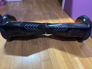 Hoverboard negro con cargador, tiene bluetooth