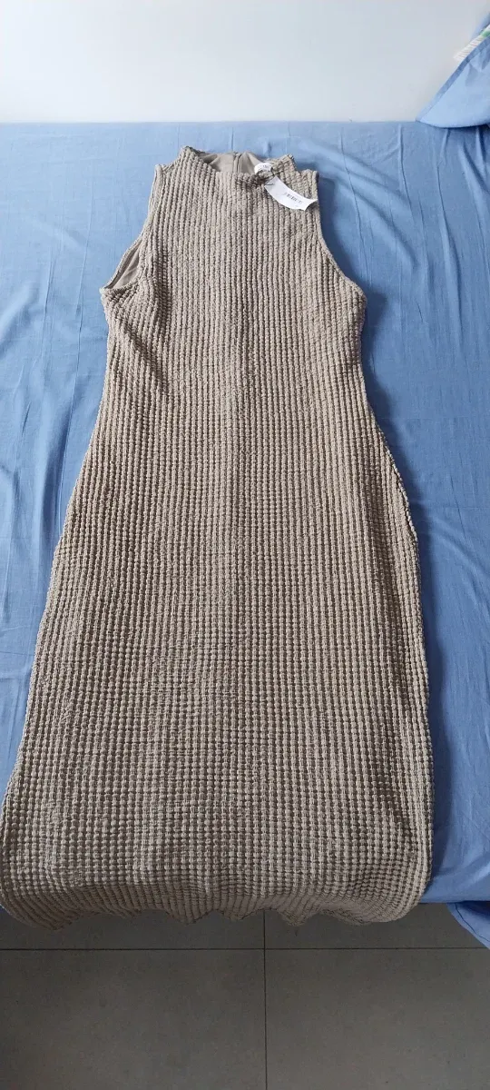 Vestido midi beige tejido