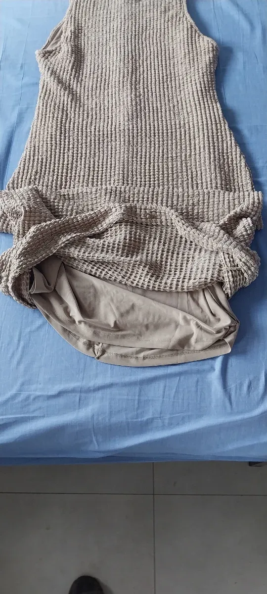 Vestido midi beige tejido