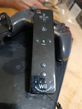 Nintendo Wii U Negra + Mandos
