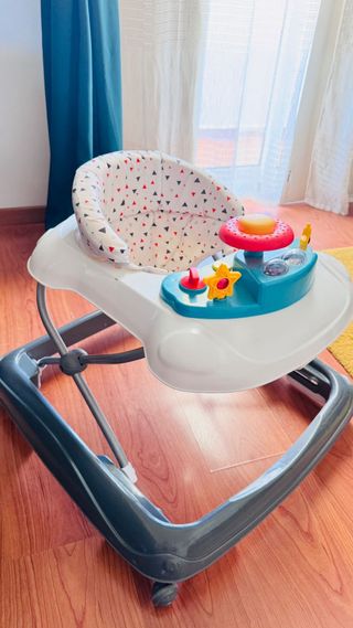 Aranha de bebé com brinquedos