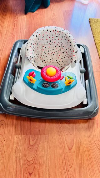 Aranha de bebé com brinquedos