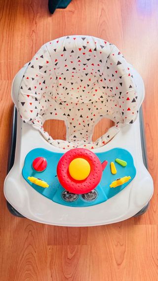 Aranha de bebé com brinquedos