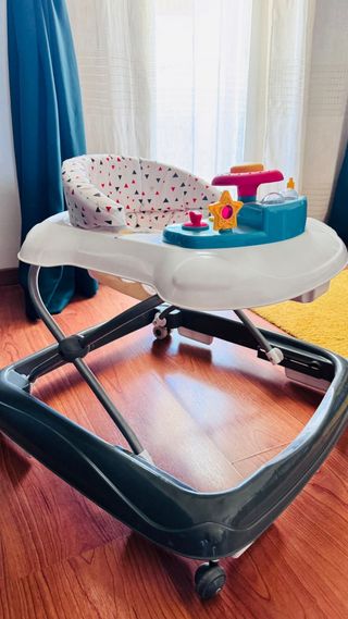 Aranha de bebé com brinquedos