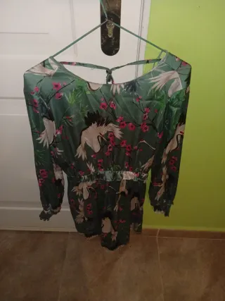 Vestido verde con estampado de grullas