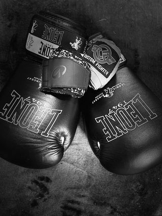 Guantes de boxeo Leone negros y gris