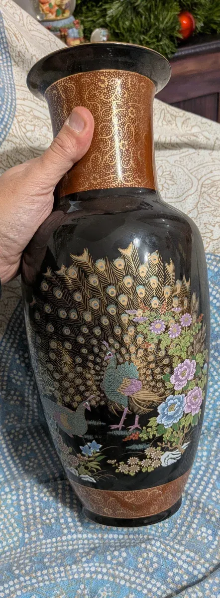 Vaso in porcellana giapponese con pavone