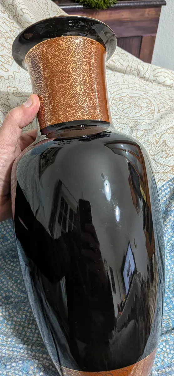 Vaso in porcellana giapponese con pavone