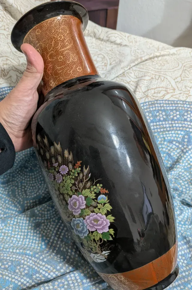 Vaso in porcellana giapponese con pavone