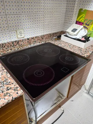 Horno y vitrocerámica Westinghouse