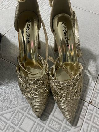 Tacones dorados Colour Cherie talla 37
