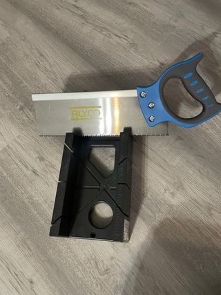 Ingletadoras y sierra manual Alyco y Stanley