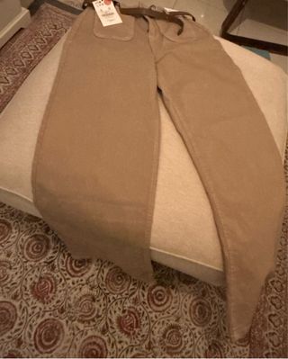 Pantalón beige Lefties