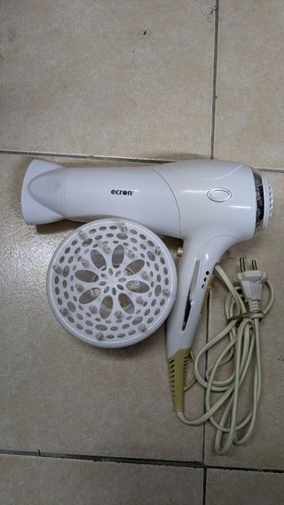 Secador de pelo Ecron blanco Muy poco uso.