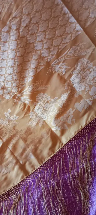 Manton Regional mostaza 1.40x1.40cm Sin Estrenar