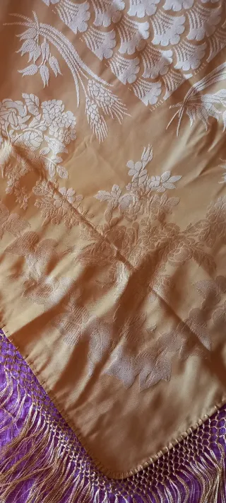 Manton Regional mostaza 1.40x1.40cm Sin Estrenar