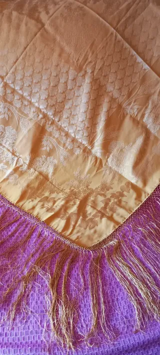 Manton Regional mostaza 1.40x1.40cm Sin Estrenar