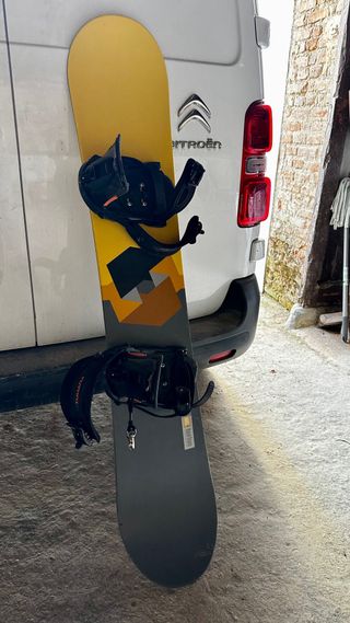 Tabla Snow BURTON 1,47m con Fijaciones TIJUANA