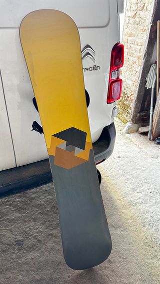 Tabla Snow BURTON 1,47m con Fijaciones TIJUANA