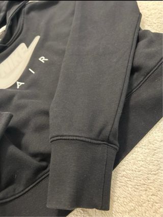 sudadera crop top nike negra con gris