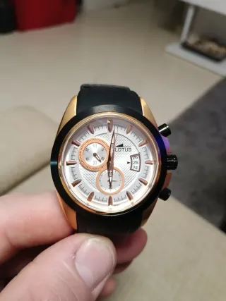 Reloj Lotus Cronógrafo Negro y Dorado