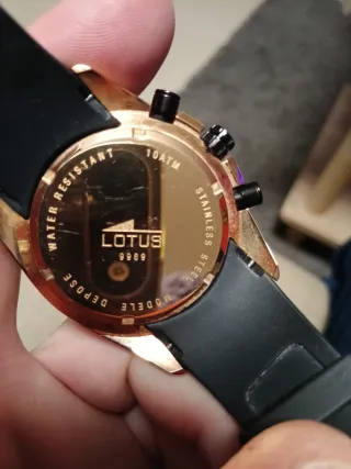 Reloj Lotus Cronógrafo Negro y Dorado