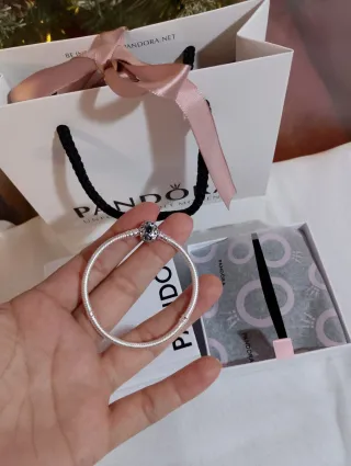 Pulsera Pandora 18 cm. Se entrega con su caja