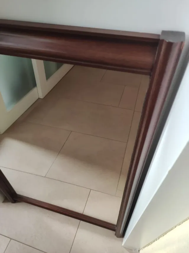 Espejo grande de madera