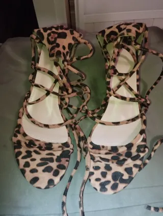 Sandalias leopardo atadas talla 41