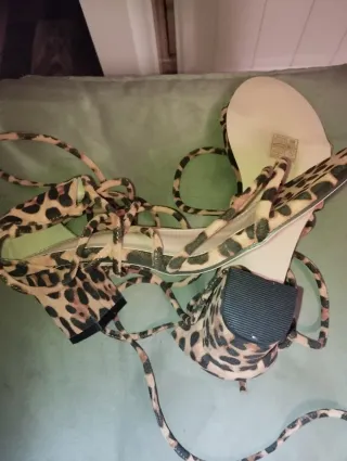 Sandalias leopardo atadas talla 41