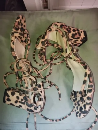 Sandalias leopardo atadas talla 41